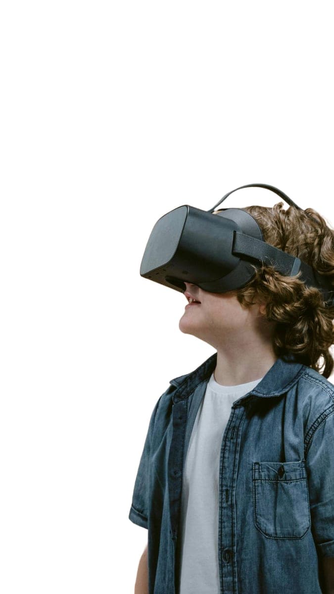 Student using AR/VR for immersive learning